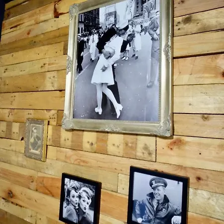 Le Way, Style Seconde Guerre Et Terrasse * Caen