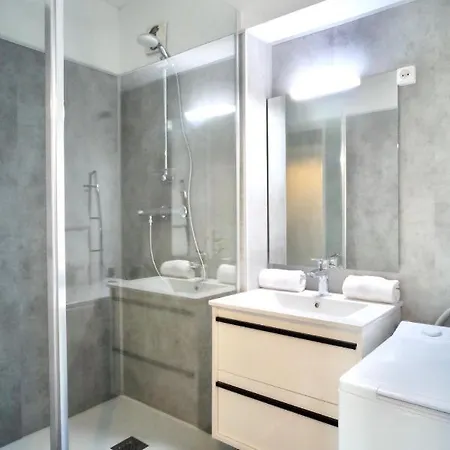 Le Way, Style Seconde Guerre Et Terrasse * Caen