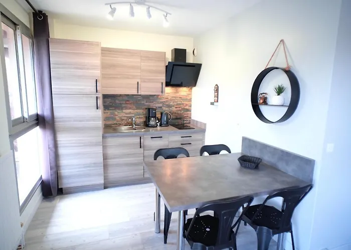 Le Way, Style Seconde Guerre Et Terrasse