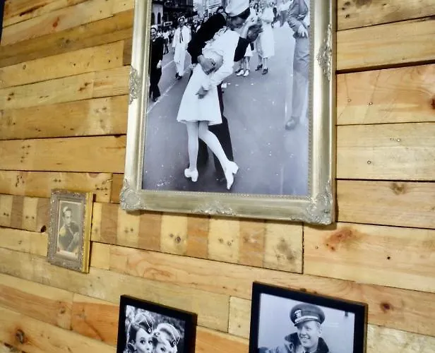 Le Way, Style Seconde Guerre Et Terrasse * Caen