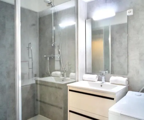 Le Way, Style Seconde Guerre Et Terrasse * Caen